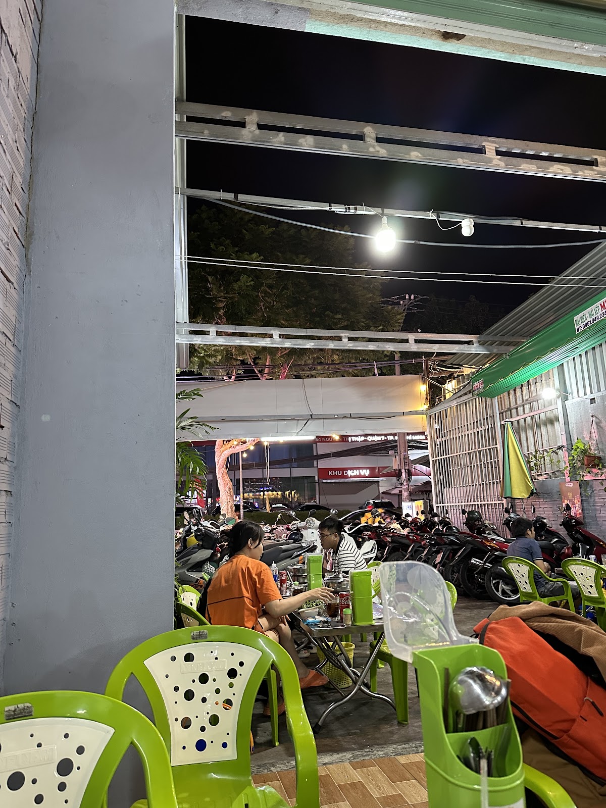 Phú Yên Quán – Lẩu Gà Lá É Phú Yên