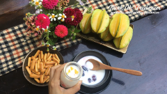 Sau khi sữa chua lạnh mình có thể lấy ra uống hoặc ăn cùng với bánh nhé. Người lớn hay em bé đều dùng tốt lắm nha. Chúc các bạn thành công nè!