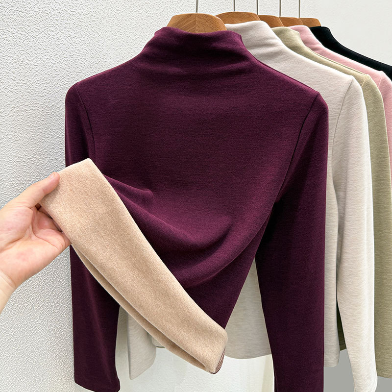 Women's turtleneck sweater made of wool blend