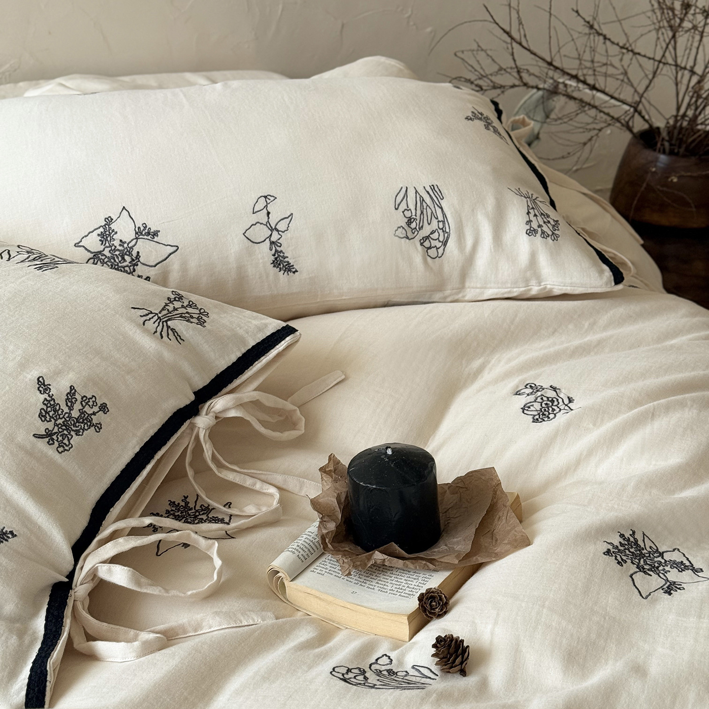 Cotton bed linens with crinkle texture, 4-piece