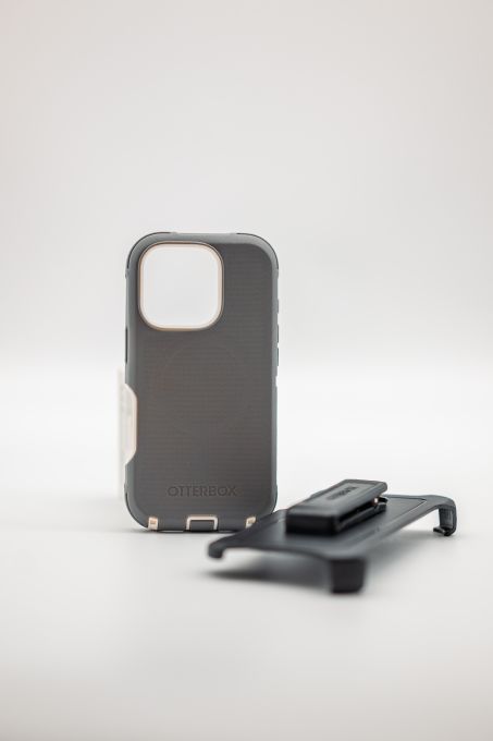 iphone 16 pro outterbox defender