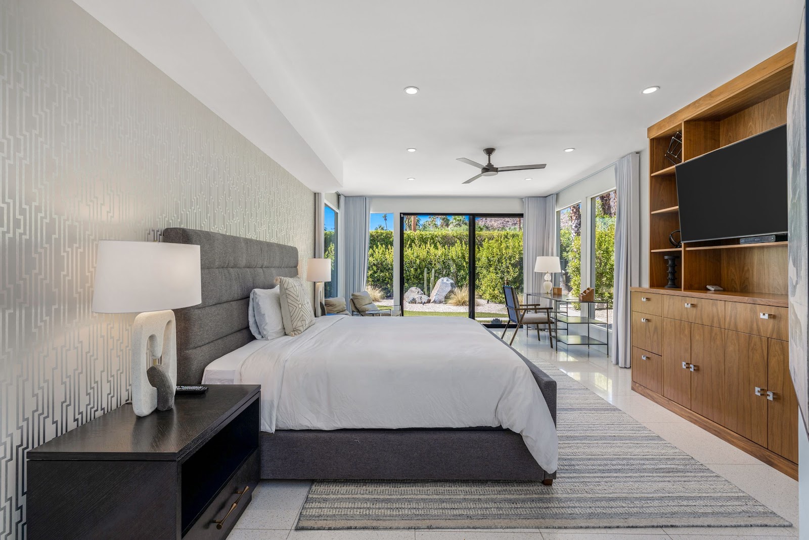 Palm Springs, California, USA — 3-Bed Villa 2