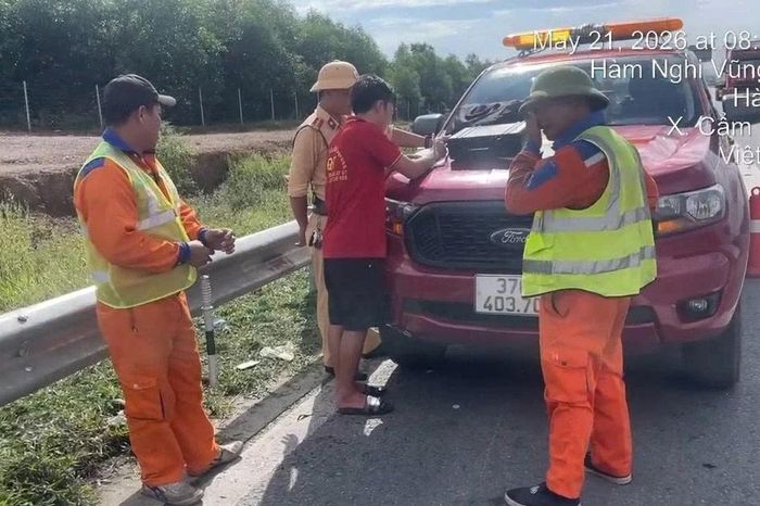 Tài xế điều khiển ô tô đi ngược chiều trên cao tốc do buồn ngủ - Báo Tri thức &amp; Cuộc sống