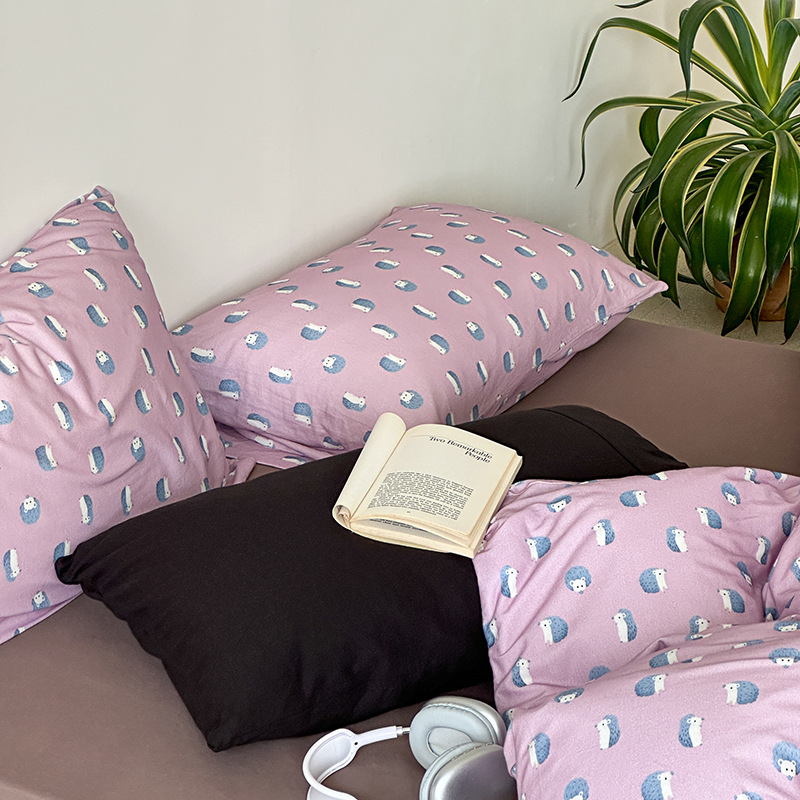 Soft knitted bedding set made of cotton with animal motifs