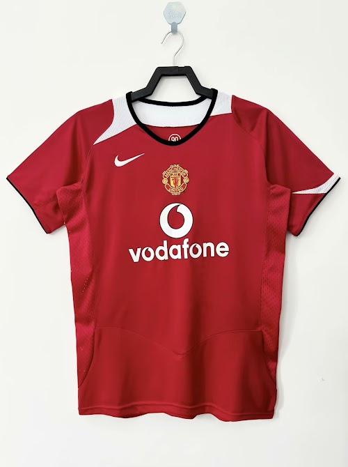 Equipación local del Manchester United 2005-06.jpeg