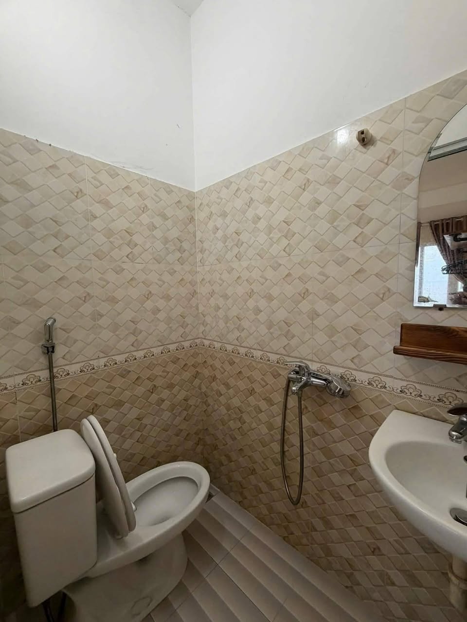 Cho thuê phòng tại Nguyễn Tất Thành, Nguyễn Sinh Sắc 3