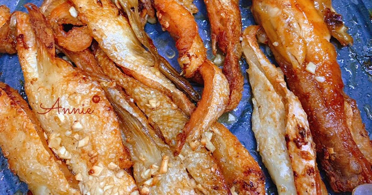 Vây cá hồi chiên nước mắm