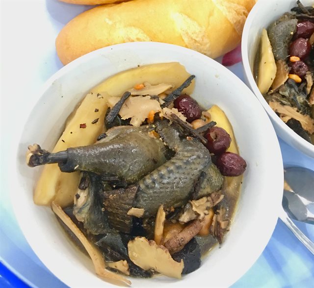 Gà Ác Hầm Thuốc Bắc