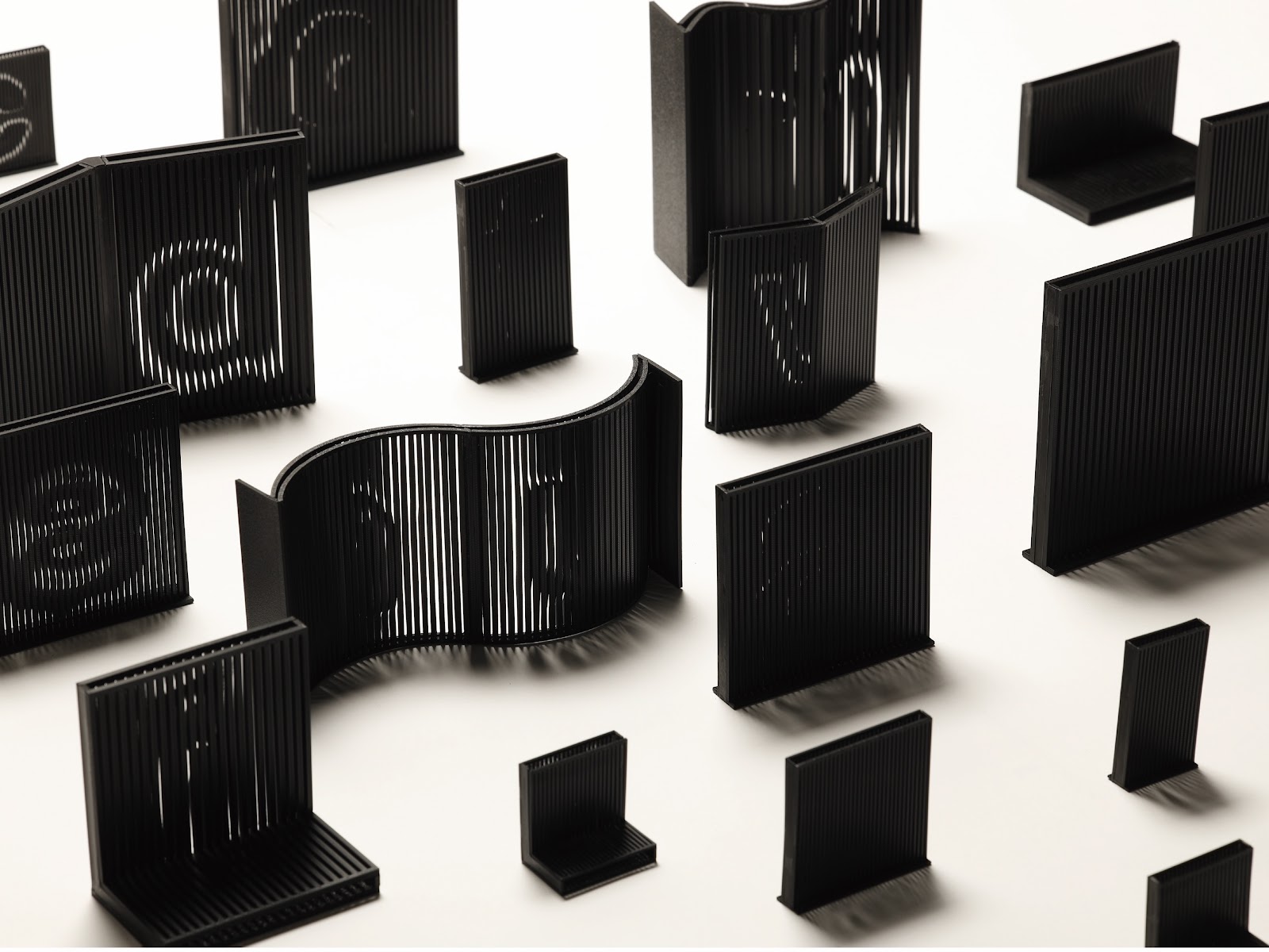 視点の移動によるモアレタイポグラフィの研究-thumb-1