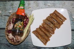 Chi nem ra đĩa, ăn kèm với cơm nóng hoặc ăn như món ăn vặt! Vì làm cho bé nên mình nêm khá nhạt để bé có thể ăn chơi!