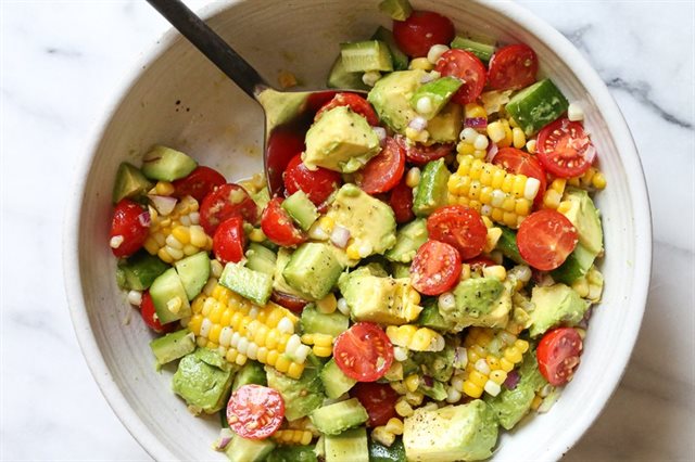 Salad Bơ Cà Chua Bắp