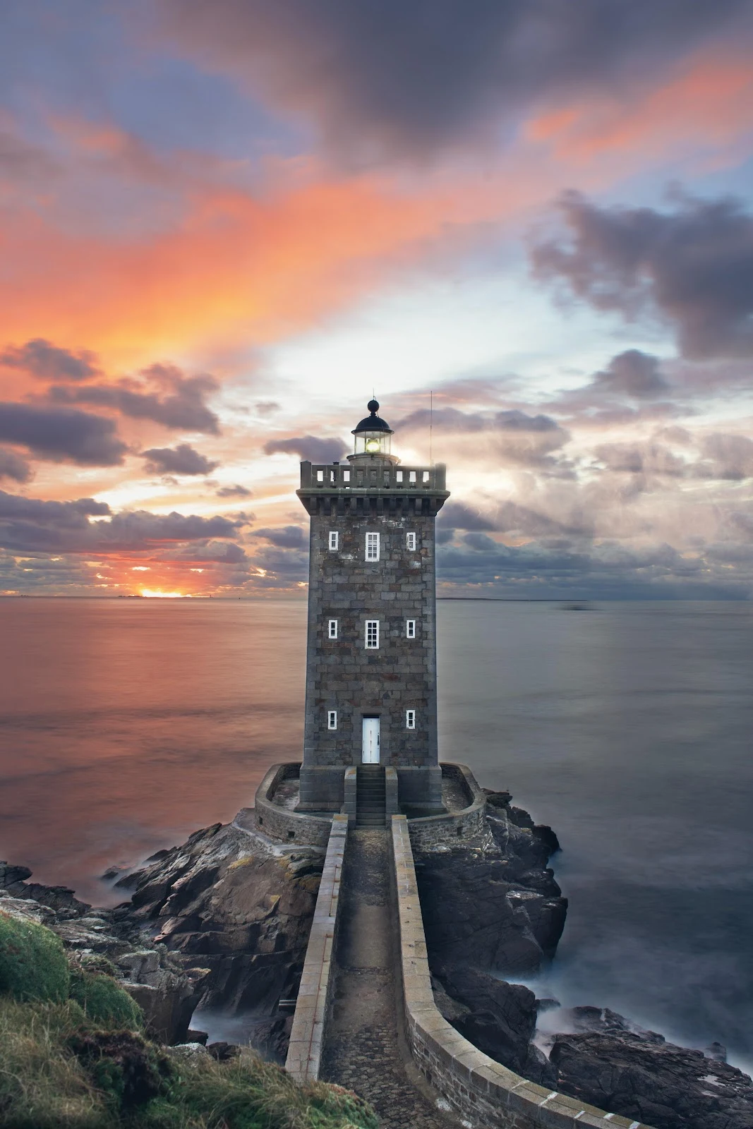 Kermorvan Lighthouse At Sunset - Landscape Photography 5K iPhone Wallpaper (4000x6000)