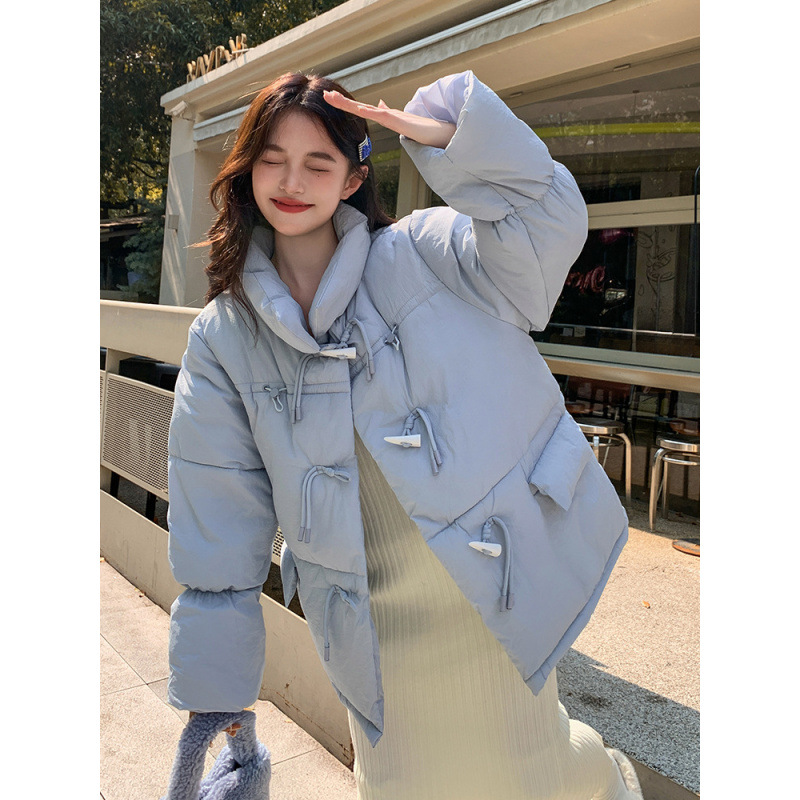 Short women's puffer jacket in oversized style with toggle buttons