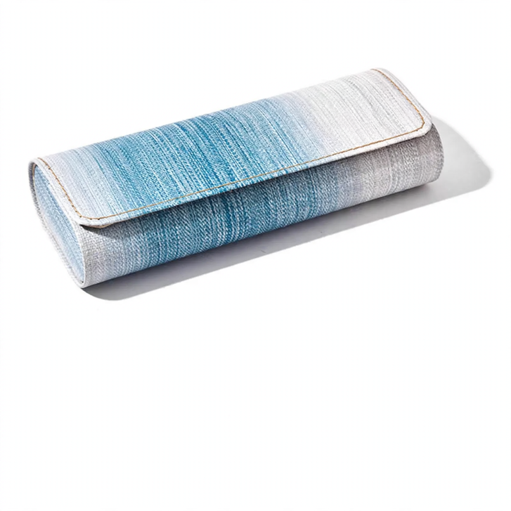 Fabric glasses case with magnetic closure