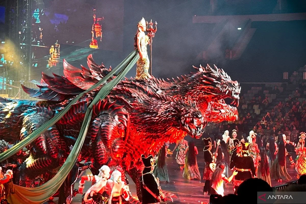 Yura Yunita saat tampil sebagai Mahadewi dalam Pagelaran Sabang Merauke di Indonesia Arena Jakarta.