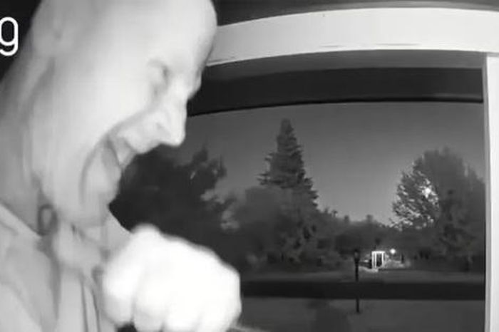 Đang xem tivi, người phụ nữ sốc nặng khi thấy cảnh tượng trên camera - Tạp chí Người Đưa Tin
