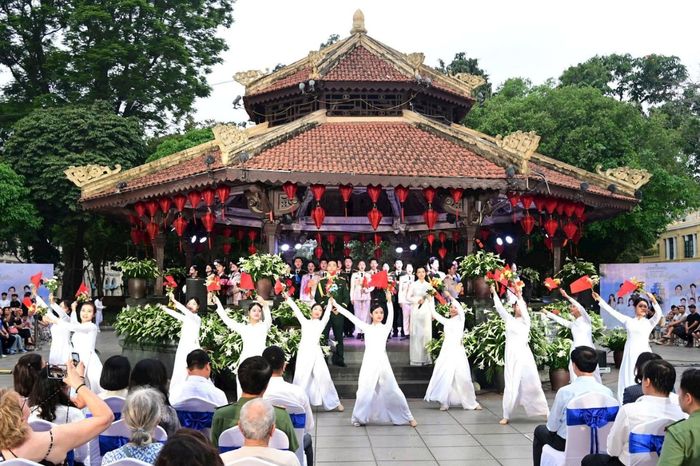 Live concert 'Hà Nội bình yên': Điểm chạm cảm xúc giữa lòng phố - Đài Phát thanh và truyền hình Hà Nội