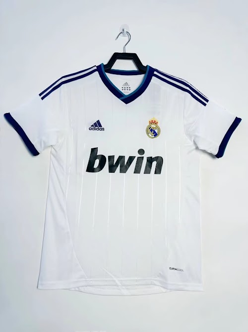 Equipación local del Real Madrid 2012-13.jpeg