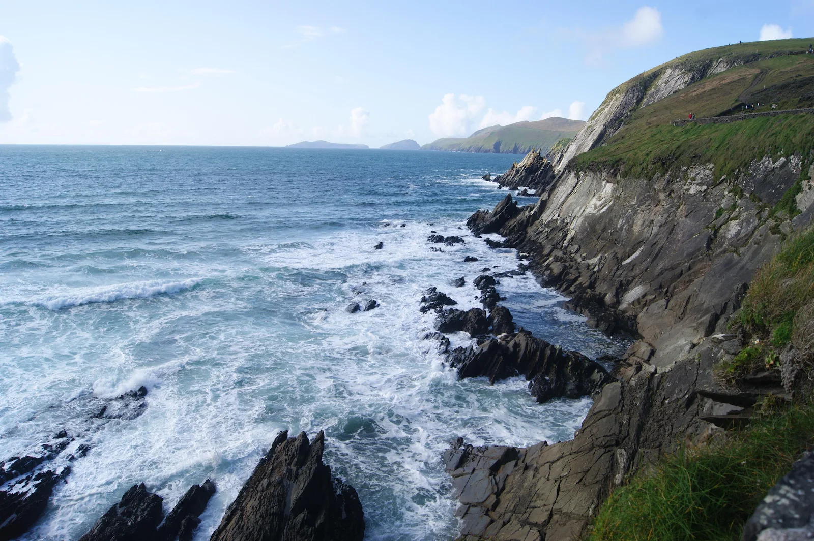 Dingle Peninsula Rocky Cliffs - Nature Photography 4K Wallpaper (4592x3056)