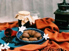 Bánh cookie cà phê với mùi thơm lừng lan tỏa khắp góc bếp, vị bánh giòn tan, không chỉ chiều lòng trẻ em, mà ngay cả người lớn cũng tấm tắc khen ngon đấy. Cuối tuần rảnh rỗi, bạn làm thử vào bếp với cách làm bánh cookie cà phê thơm ngon này nhé.