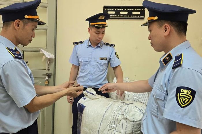Chủ hàng xuất trình đủ chứng từ, QLTT Lạng Sơn trả lại 80kg xác ve sầu khô - Báo VTC News