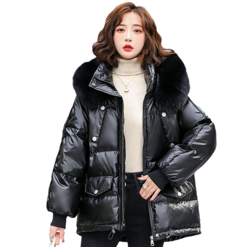 Short women's puffer jacket with faux fur collar