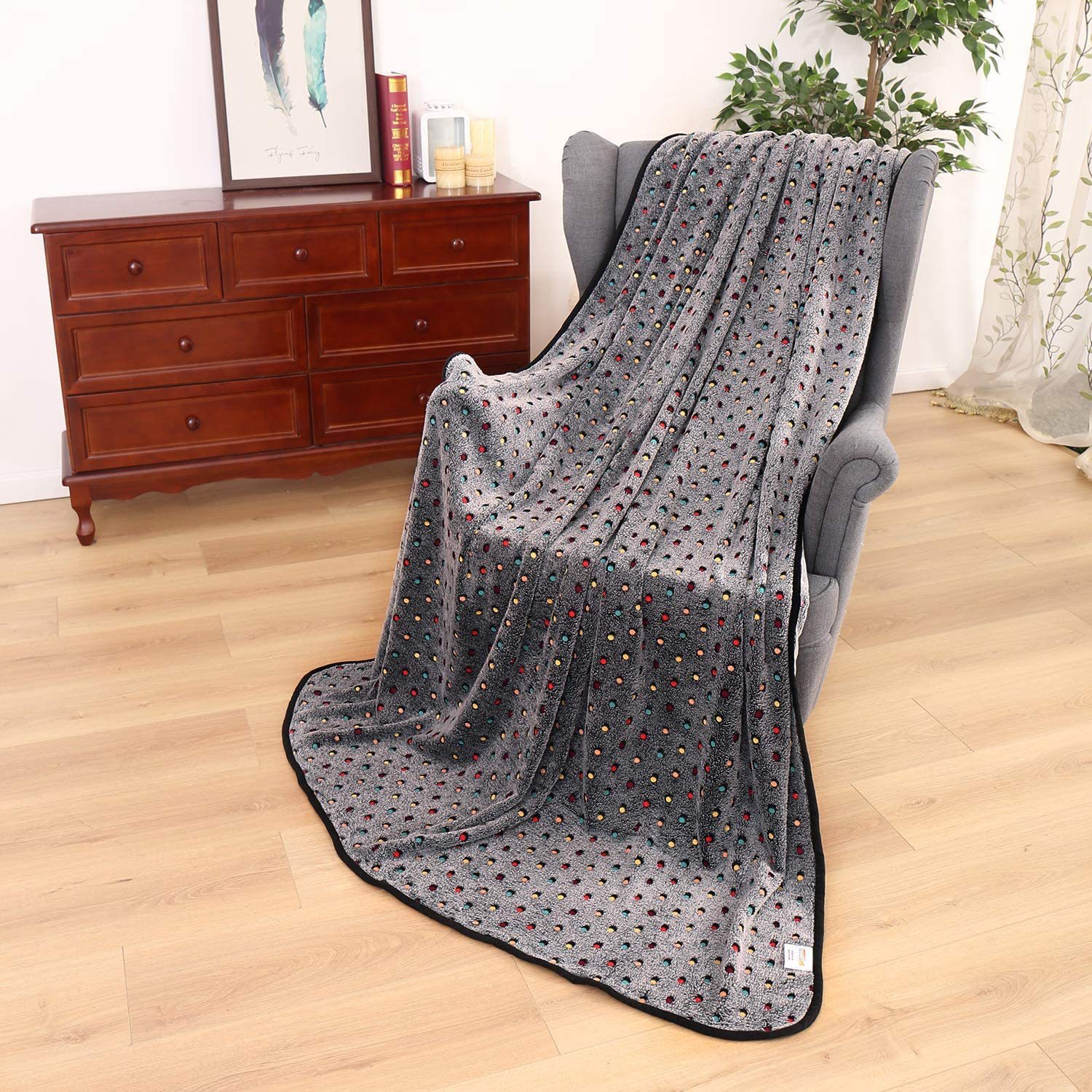 Fleece pet mat with paw and bone pattern