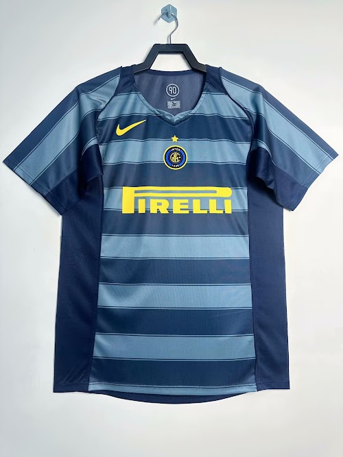 Tercera equipación del Inter de Milán 2004-05.jpeg