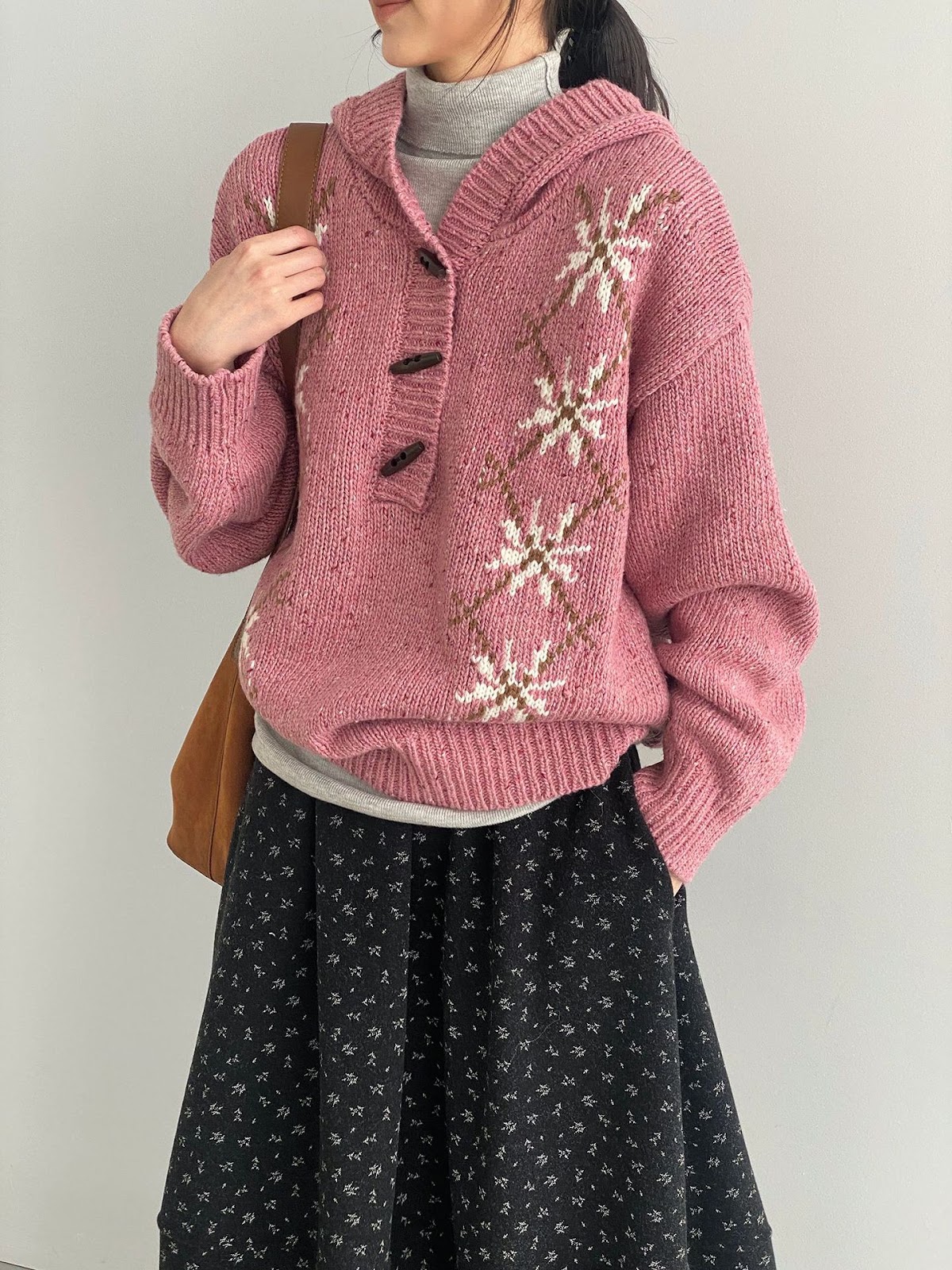 Hooded sweater with snowflake pattern, knit