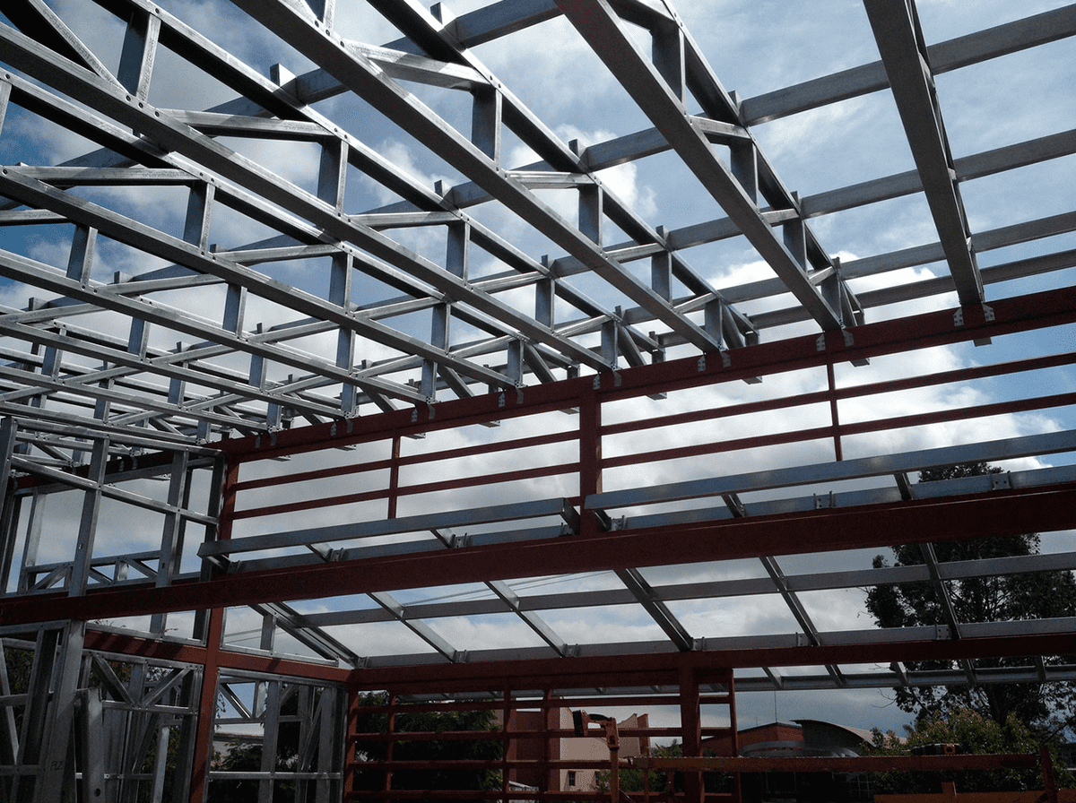 Cubierta con estructura met&aacute;lica para casa prefabricada en Tenerife