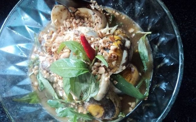 Hột Vịt Lộn Xào Me