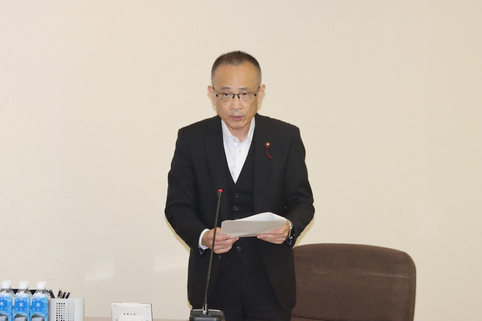 2026年9月24日の決算特別委員会第2分科会で質疑する堂下豊史