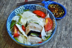 Khi măng đã chua, nếu chưa sử dụng liền các bạn vớt măng ra khỏi nước ngâm, cho vào hộp sạch cất ngăn mát tủ lạnh có thể bảo quản được vài tháng. Măng chua dùng để nấu canh cá rất ngon.