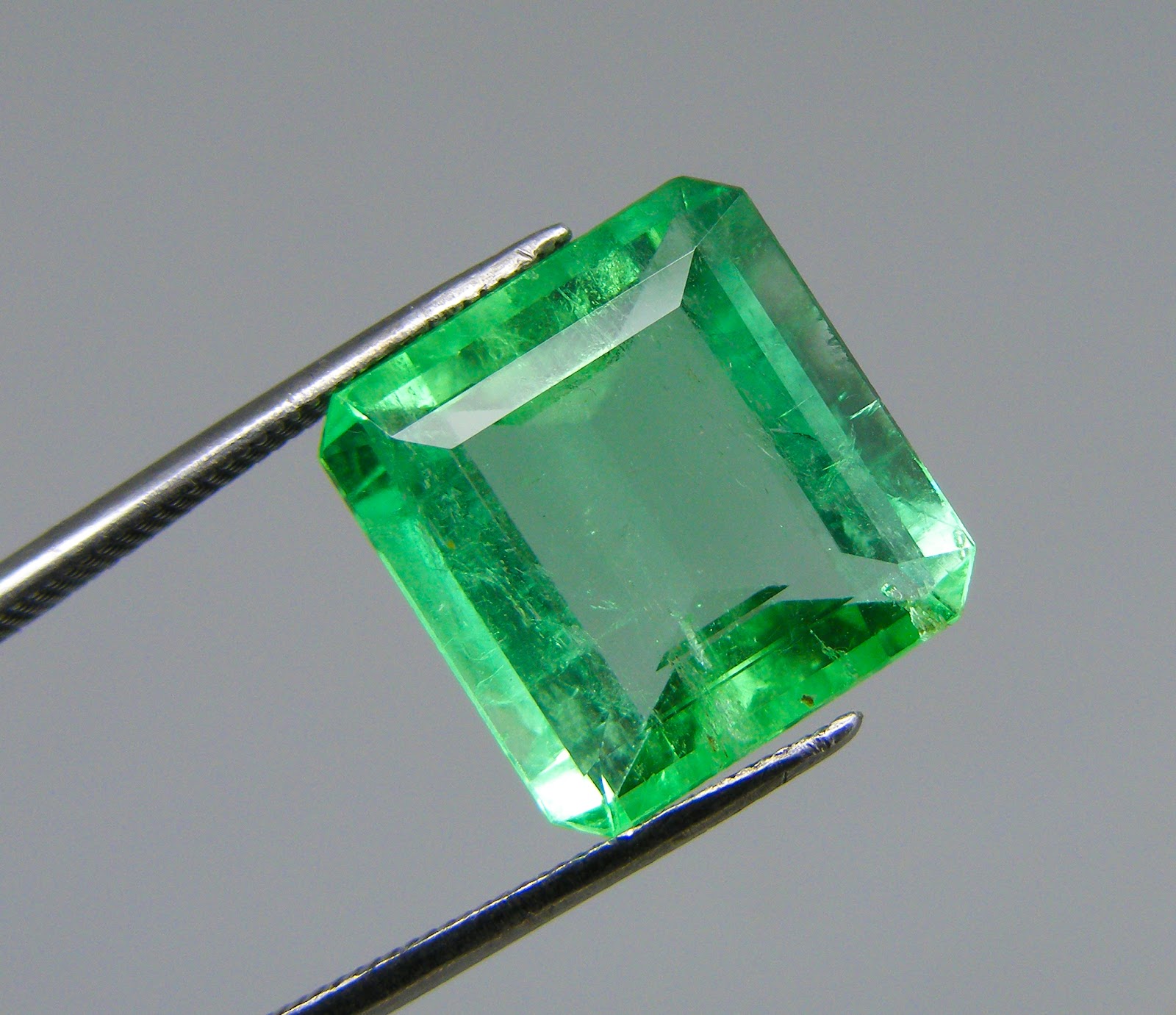  Natural Colombian Emerald 13.69Carat