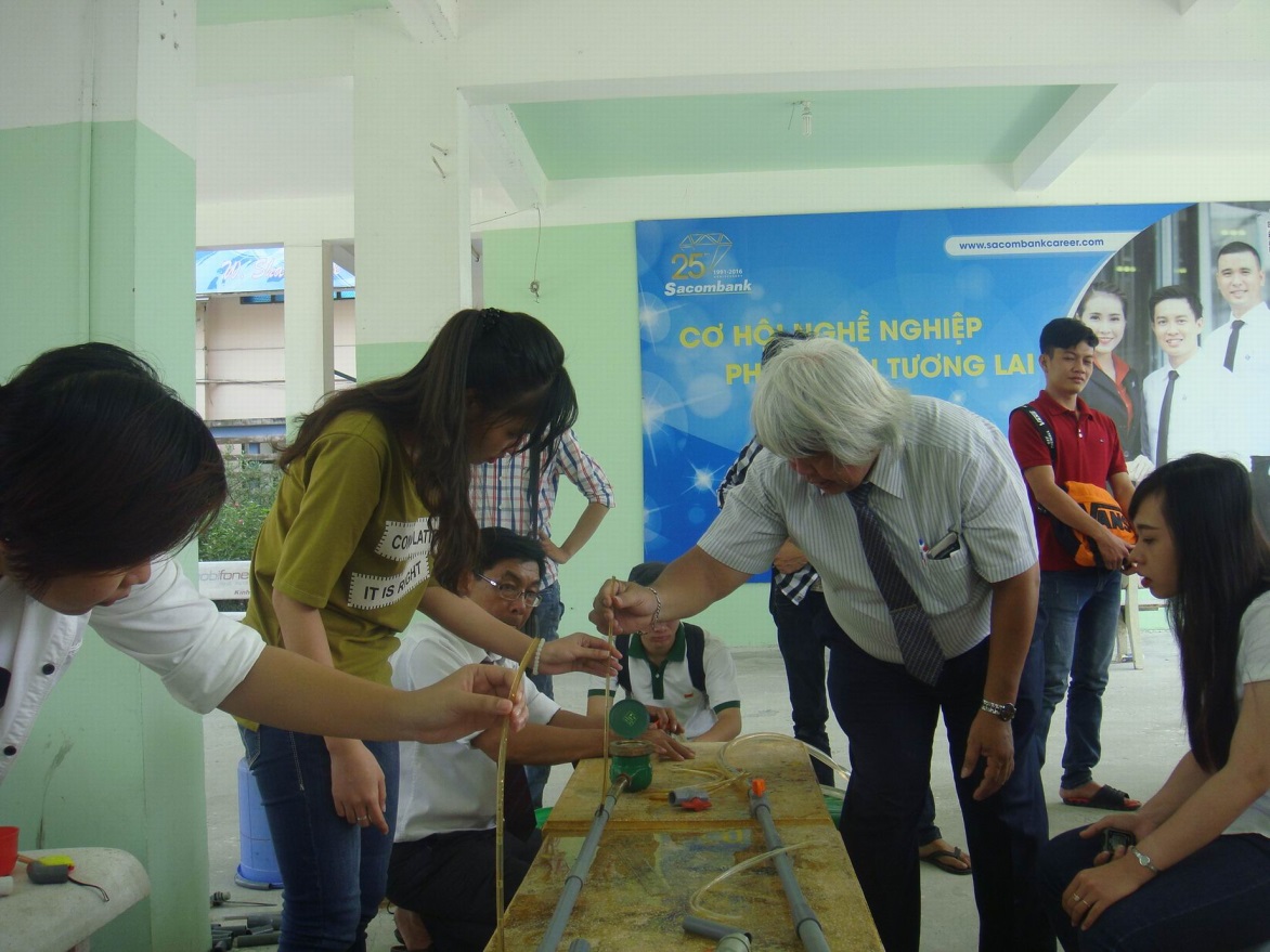 Giảng viên sẵn sàng đồng hành cùng sinh viên trong học tập và công việc