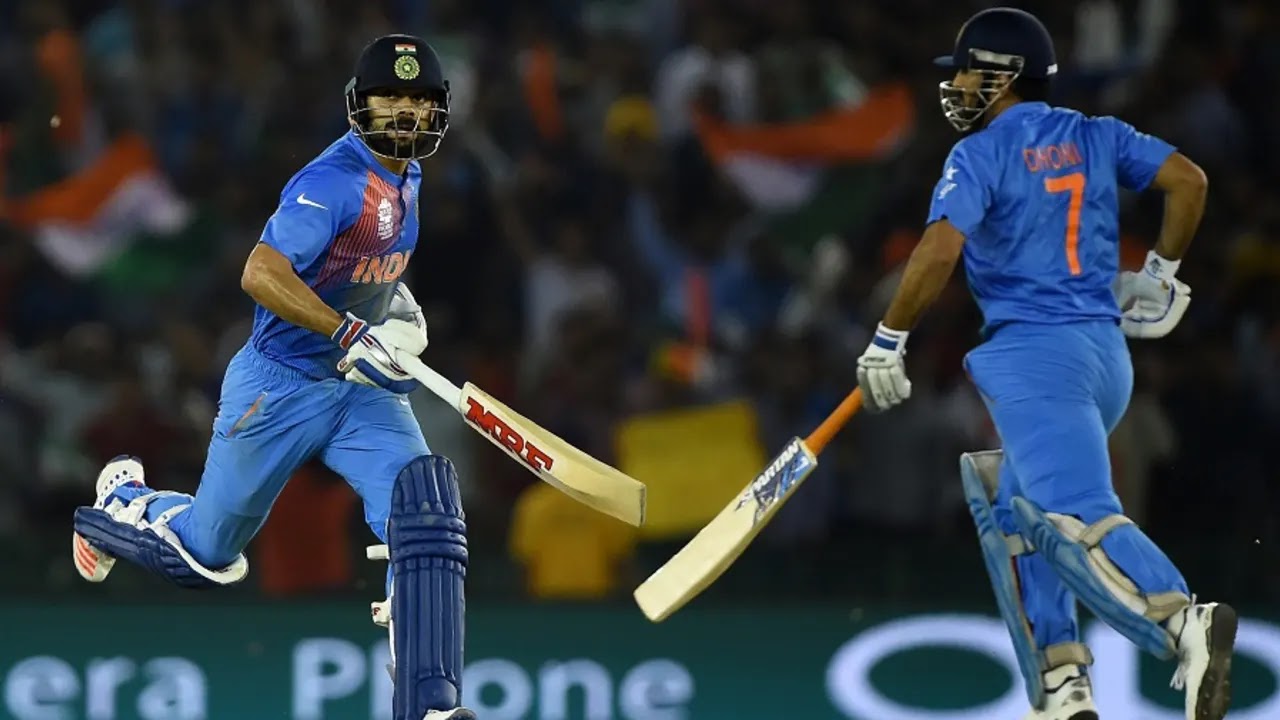 Virat kolhi taking run