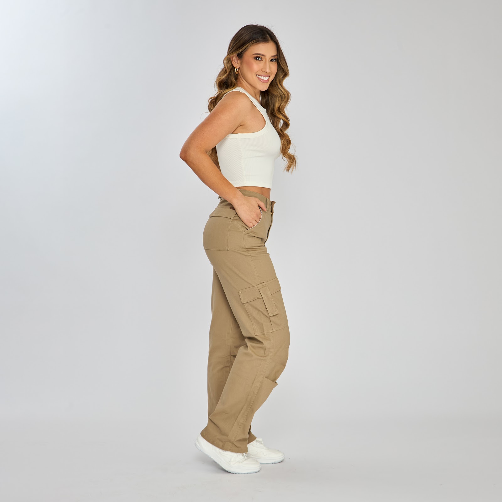 Pantalón cargo bota recta tiro alto en denim stretch, color blanco - Vista 2