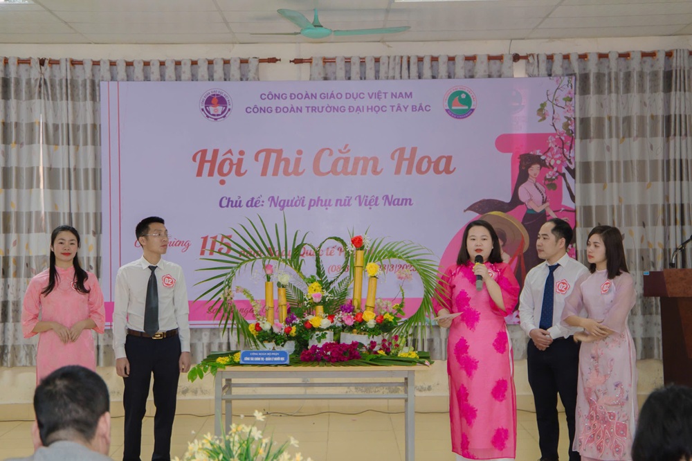 Công đoàn Trường đại Học Tây Bắc tổ chức hội thi cắm hoa chào mừng ngày Quốc tế phụ nữ 8/3