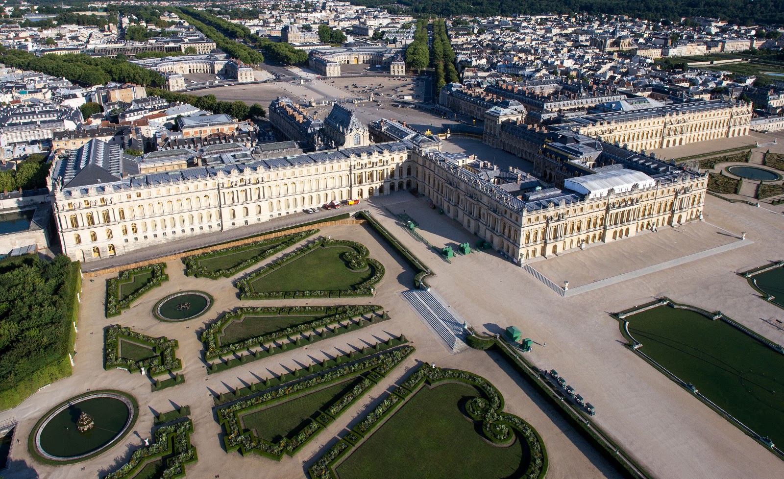 Istana Versailles: Simbol Kekuasaan dan Seni Prancis