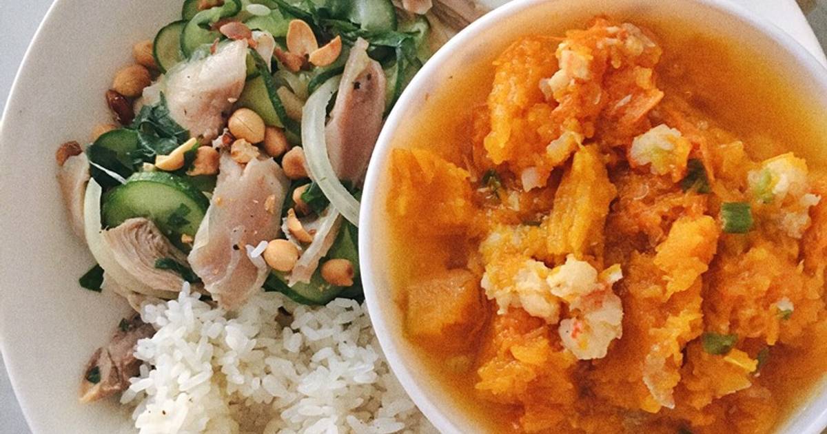 Bữa trưa với gà bóp và canh bí đỏ