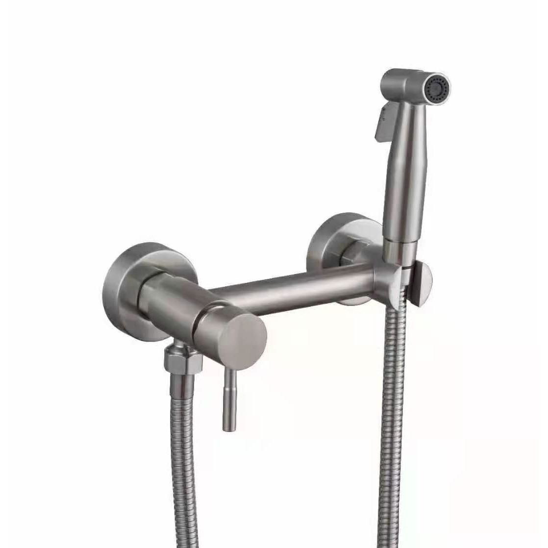 Wall-mounted mixer tap with swivel spout