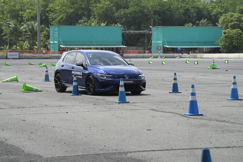 Lái thử Potenza Adrenalin RE005 trên Volkswagen Golf tại sự kiện ra mắt