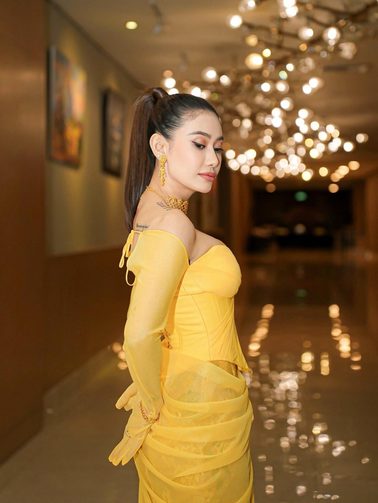 သင်ဇာဝင့်ကျော် - Thinzar Wint Kyaw - Sexy Model and Actress