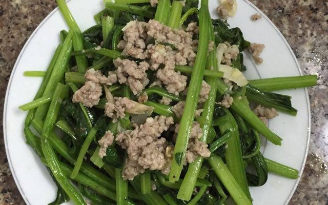 Cải Bó Xôi Xào Thịt Bằm