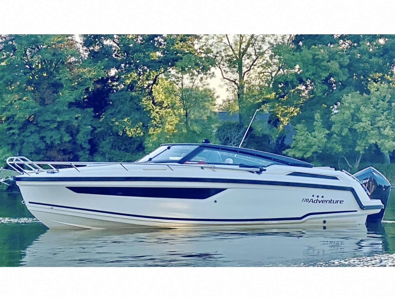 Parker 720 Adventure Motoryacht kaufen - HW Bootcenter - Bild 2