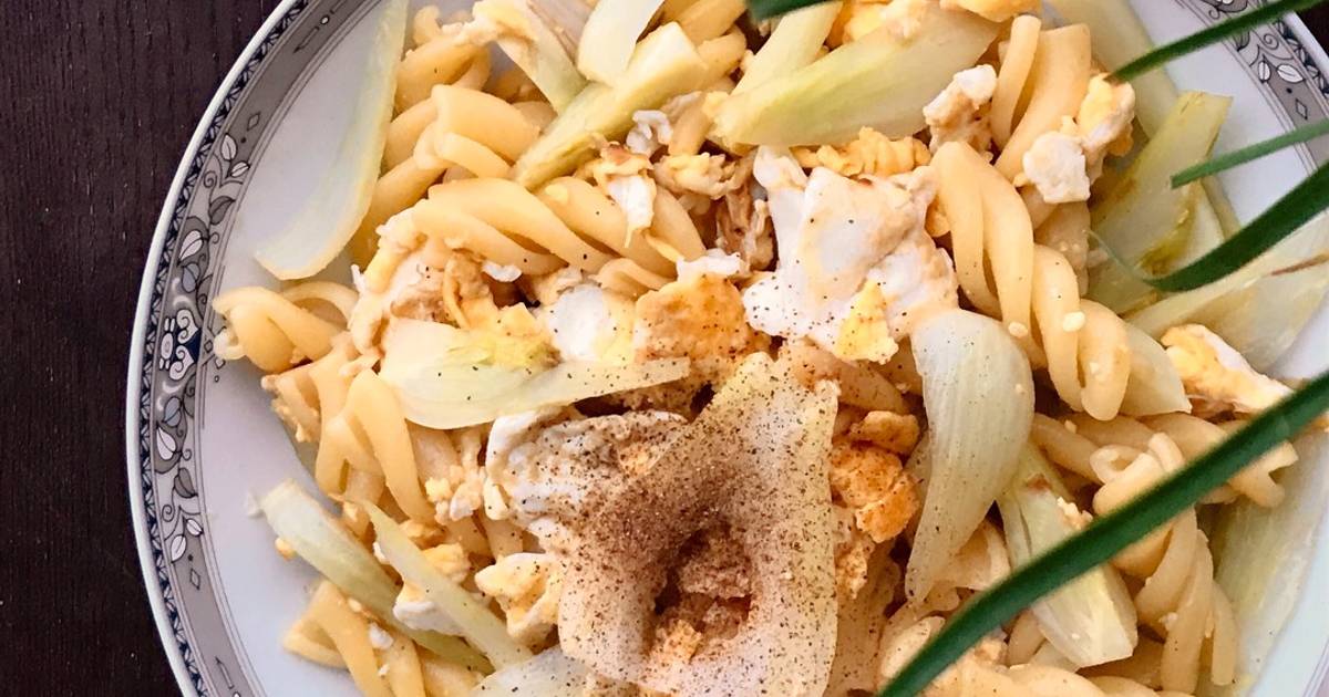 Nui Xoắn Xào Trứng & Củ Hồi