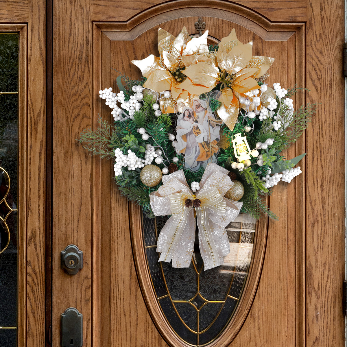 Christmas wreath with golden oil lamp