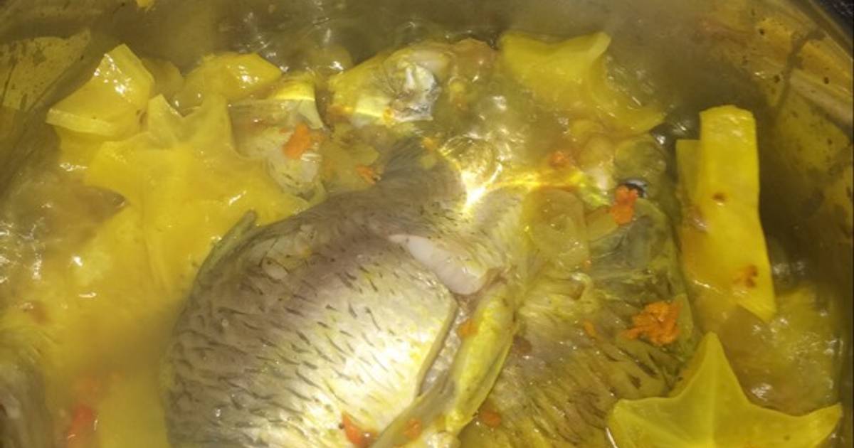 Cá diếc kho khế chua