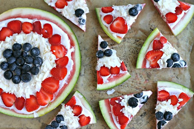 Bánh Pizza Bằng Dưa Hấu