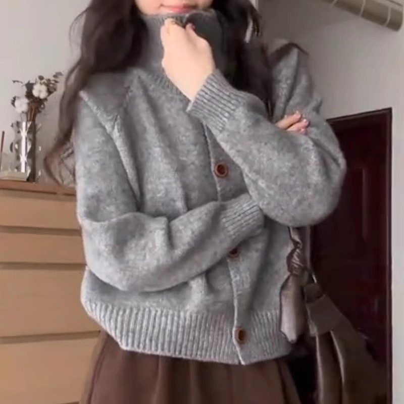 Women's cardigan with turtleneck and button placket